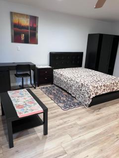 Adorable Guest house with pool by Universal Studios - 2