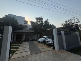 Explorer Hotel & Bike Rental Anuradhapura - 9