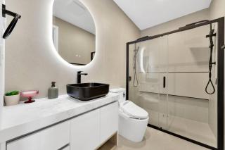 Romantic Mountain View with Lakeside living - 4