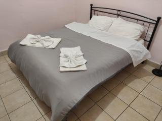 Nikolettas Studios Traditional House - 8