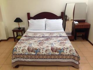 Walk Around Hotel - Angeles - 1