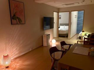 青葉邸 Glowlight 201 - 4-Bedroom Family Suite - 2-Min Walk to Kuromon Market - Near Dotonbori & Glico Sign - 9