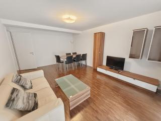 1BR with balcony near lake - Flower 1 - 7