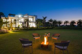 ELIVAAS AdhiVa 5-BHK Farmhouse with Private Pool, Bar & Lush Garden - 9