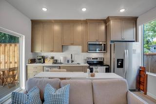 Vibrant 1BR Duplex Near Alberta Arts District - 9