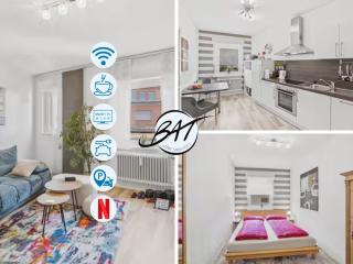 BAT Home Solutions Saarburg Altstadt - alles was ein Hotel nicht bietet - 3 Apartments 45 bis 75 qm für bis zu 12 Personen - direkt unter der Burg - 2 Min zur Altstadt - Weinbergblick, Heimkino und E-Ladesäulen - 9