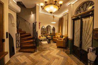 The House Company - 4