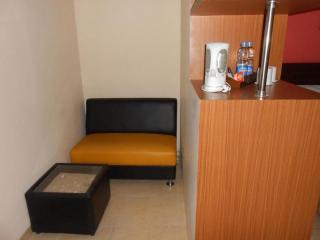 Pineapple Mansion - 6