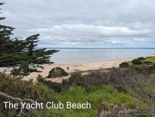 Home on the Bay on Esplanade and Buller St Kingscote-3 people in 2 nights get the 3rd night free - 9