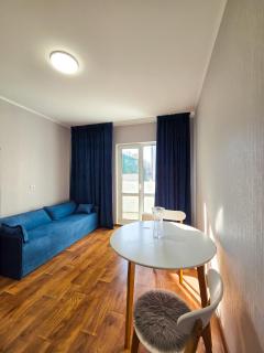 Нові апартаменти, 2й поверх, Сімї Кульженків 21, ЖК Навігатор 2 - 4