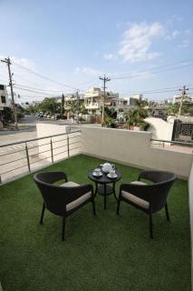 Luxury 7BHK spacious Villa with parking - 4