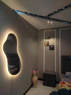 The SkyLounge Modern apt, Near Airport & Motorway with self checkin - 4