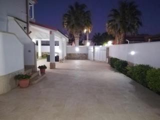 Semi-Detached Home with Private Garden - 4