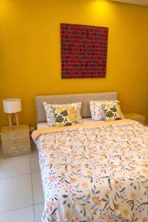 Bright Modern Almadies 2BR 3BA, Balcony, AC, Near Beach - 8