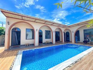 Villa Cách Trung Tâm Làng Chài 80m - 1