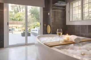 Cabril's Hills Luxe Suites - 2