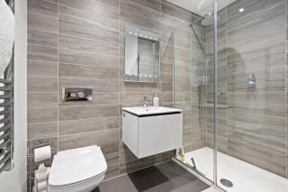 Modern 2 Bed Apartment by MCF - 9