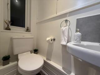 Six-Bedroom House in Gated Community with Free Parking, Sheffield - Ideal for Contractors - Sheffield - 6