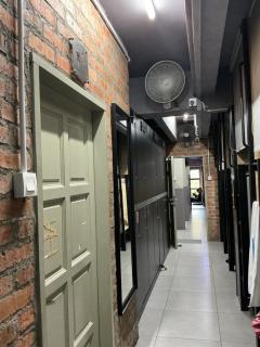 BRICKS Cameron Hostel - 9