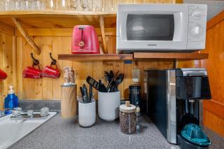 Timber Ridge Cabin- Rustic Getaway - 8