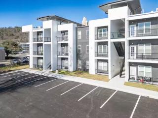 Stylish Suite 302 by Downtown & Convention Center! - 7