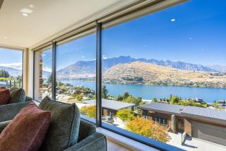 Panoramic Lakeview 4BR Luxury Home - Close to Town - 6