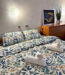 Helena Guest House - Pool & Sea View - 9