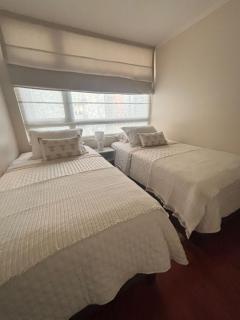 Parque Arauco Elegant apartment with balcony and pool - 1