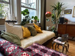 Chic Victorian Garden Flat - Cinema Projector - Parking - 3