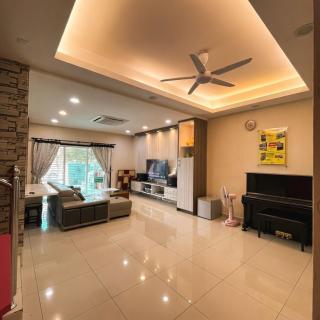 Sekinchan Spacious 2 & Half Stories Family Homestay with KTV & Piano & BBQ 22 Pax - 8