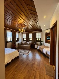 Hotel with Castle View - 6