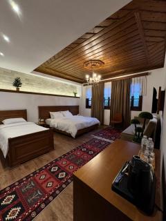 Hotel with Castle View - 7