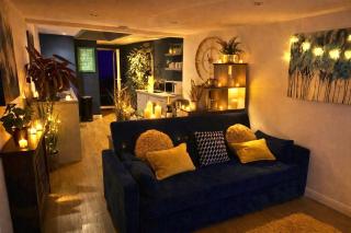 A Hidden Gem With Private Hot Tub and Garden - Netflix - Fast Wifi - Free Parking - 1