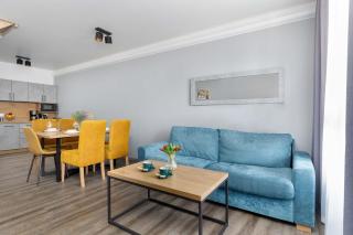 Nadmorski Dwupoziomowy Apartament z Basenem i Parkingiem by Noclegi Renters - 5