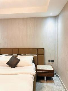 Ambassadorial Suites & Apartments - 4