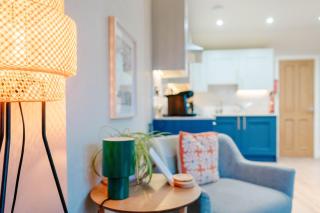 Cosy Loft Apartment Steps to City Walls & Minster - 1