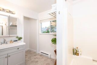 7 min Airport Rambler, Fenced Yard - 1