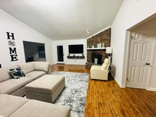 3BR Home, Pool, Playroom, Quiet, Relaxing - 5