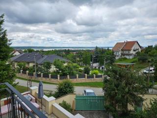 Hillside Pool House - 6