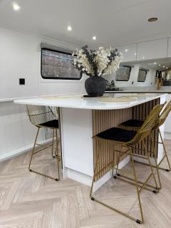 A luxury floating apartment on water - 5