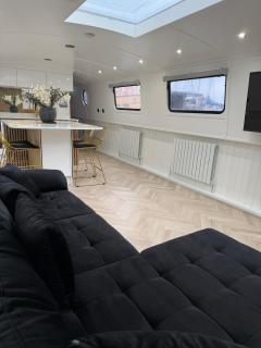 A luxury floating apartment on water - 3