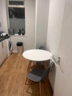 2 Bed Ground Floor Apt - outdoor access in Strood F2 - 6