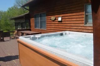 Luxury Cabin #21 With Hot Tub and Jacuzzi on Patoka Lake in Southern Indiana - 6