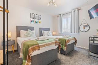 Spacious White House with parking, garden, Wi-Fi - 7