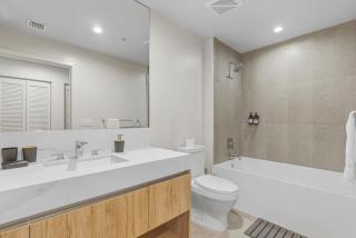 Modern Condo Close to Bayfront Park - 4