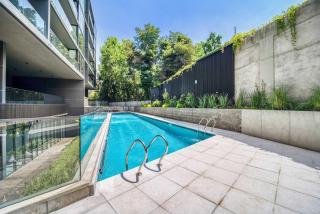 Signature Home Comfy Apartment With Pool and Balcony - 9