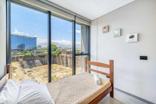 Signature Home Comfy Apartment With Pool and Balcony - 5