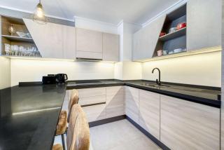 Signature Home Comfy Apartment With Pool and Balcony - 4