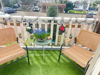 Lovely Spacious Apartment - 8