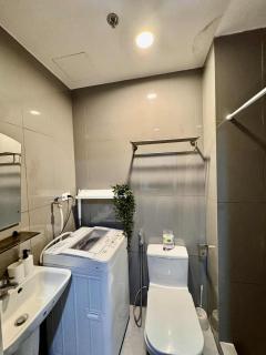 Premium unit in Makati 35th floor - 1